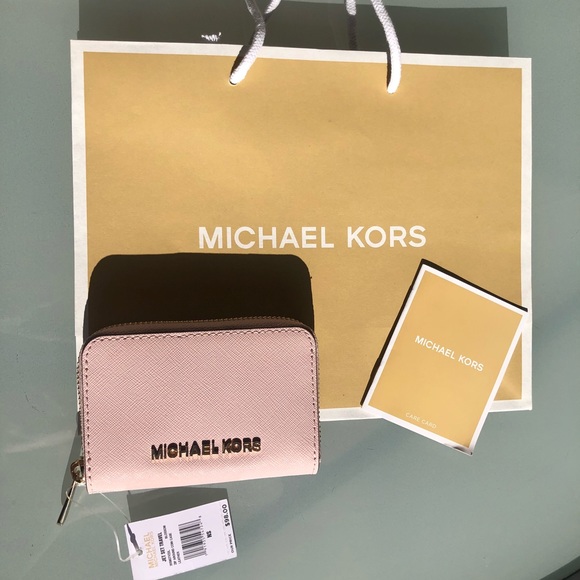 Host Pick🔥 Michael Kors Zip Coin Case Wallet - Picture 5 of 8